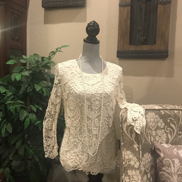 Roz & Ali Tops - Beautiful lace/Crotchet Blouse